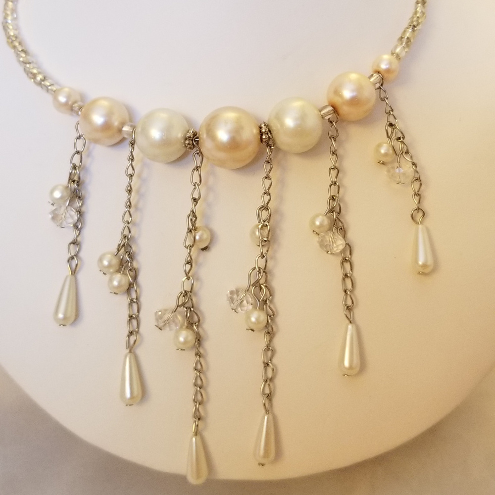 NWT Handmade Cream Memory Wire Necklace